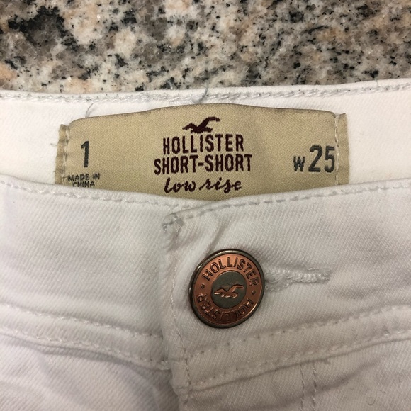 Hollister Low-Rise White Short - Picture 3 of 3